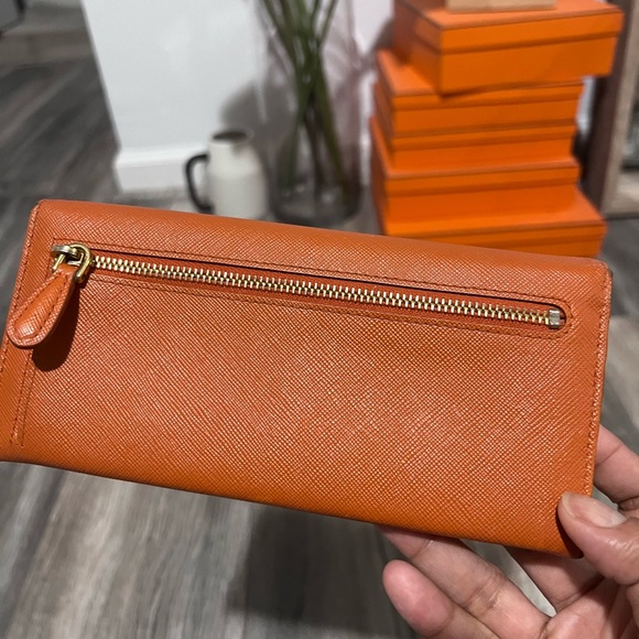 Authentic Prada wallet - Picture 4 of 9